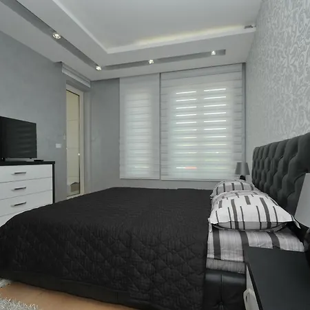Apartment Richmond Delux *